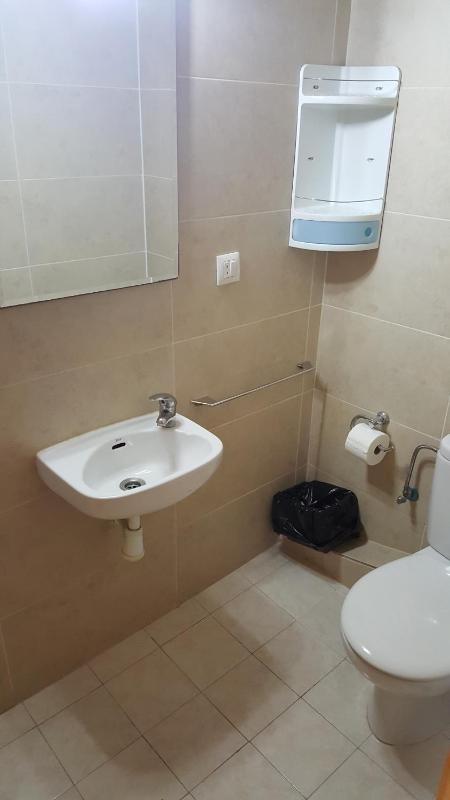 Economy Double with Private Bathroom with no views image 3