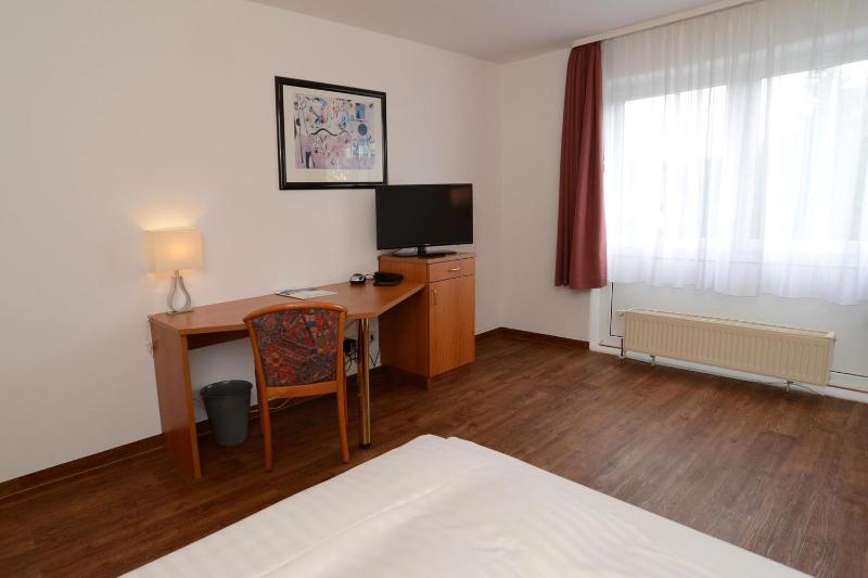 Single Room image 4