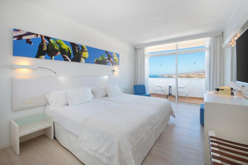 Star Prestige Double Room with Side Sea View and Access to Executive Lounge image 1