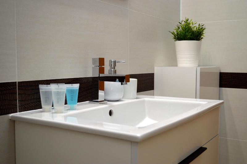 GE Apartments - image 15