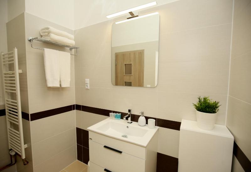 GE Apartments - image 11