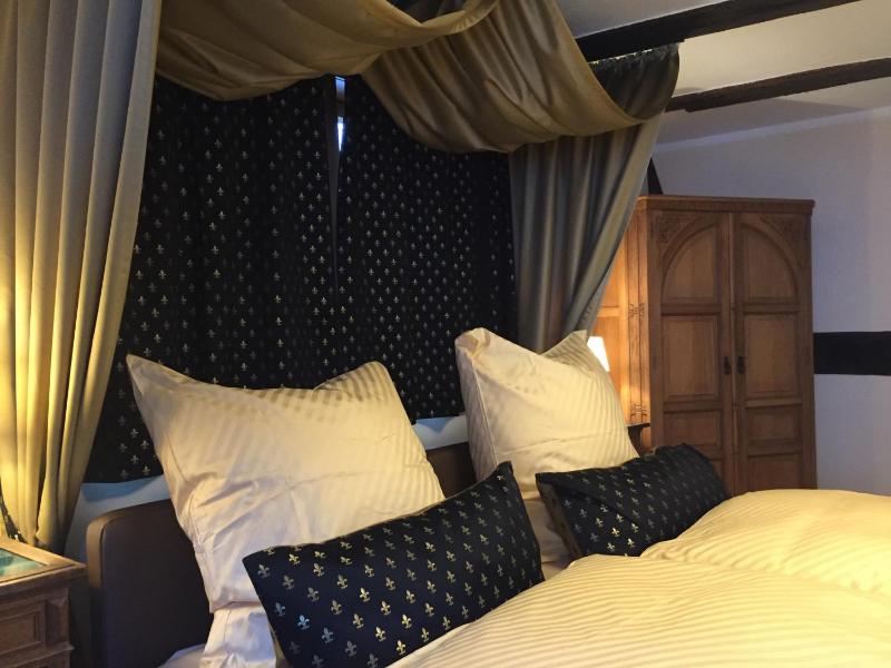 Deluxe King Room image 2