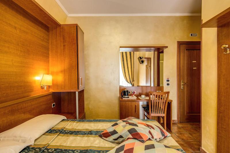 Double or Twin Room image 2