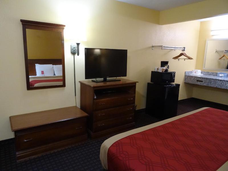 King Room - Accessible/Non-Smoking image 2