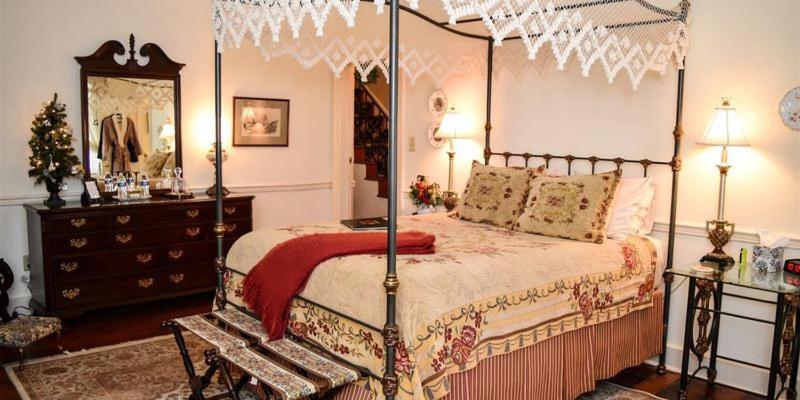 Queen Room image 2