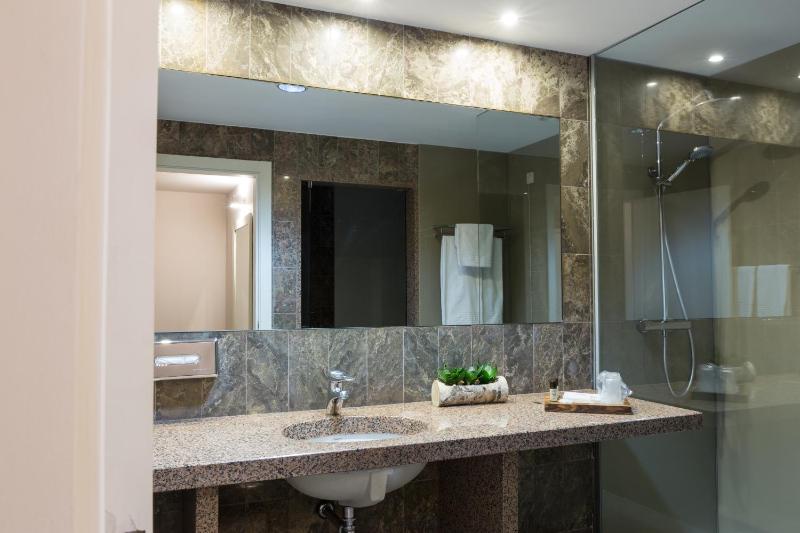 Superior Double or Twin Room image 4