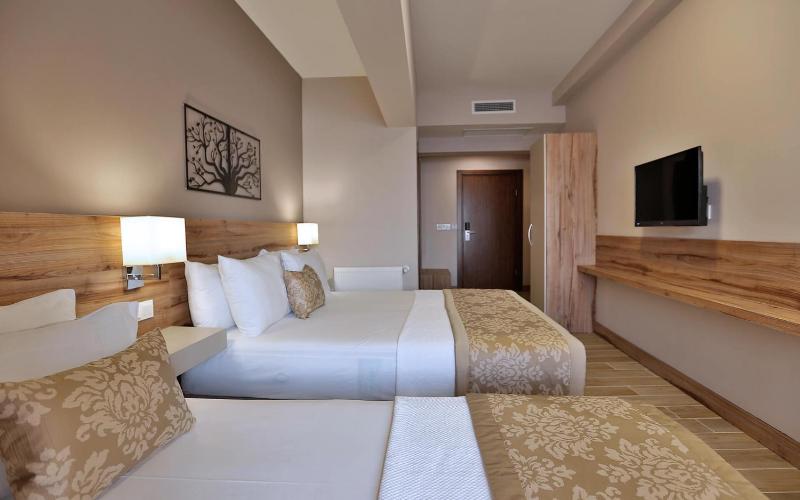 Family Room with Sea View image 2