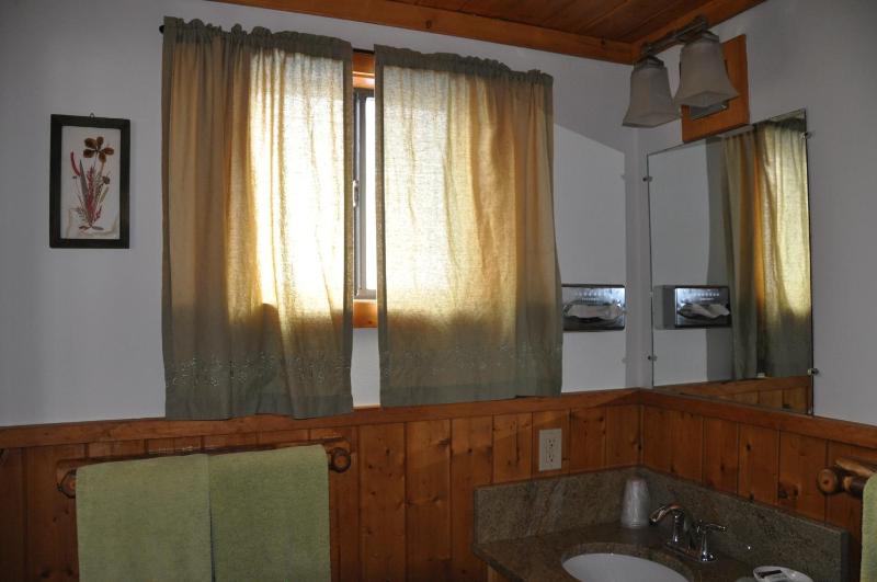Queen Room image 2