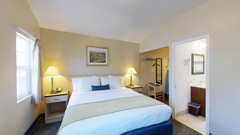 Queen Room with Two Queen Beds image 1