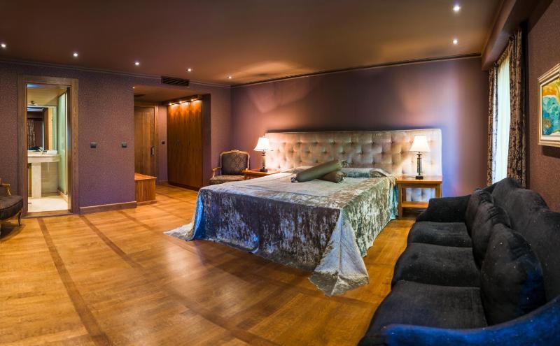 Deluxe Double or Twin Room with Free Parking image 3