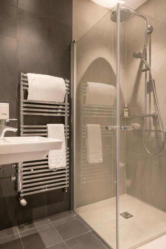 Classic Double Room image 4