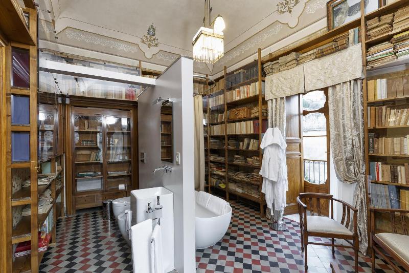 Suite with City View image 4