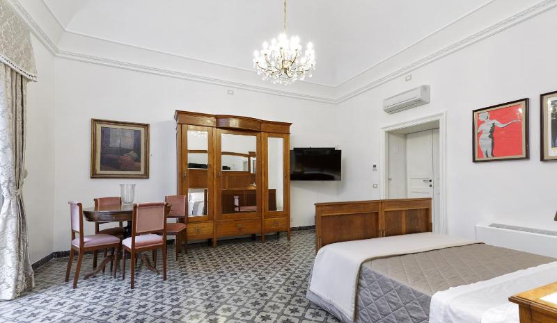 Suite with Balcony image 3