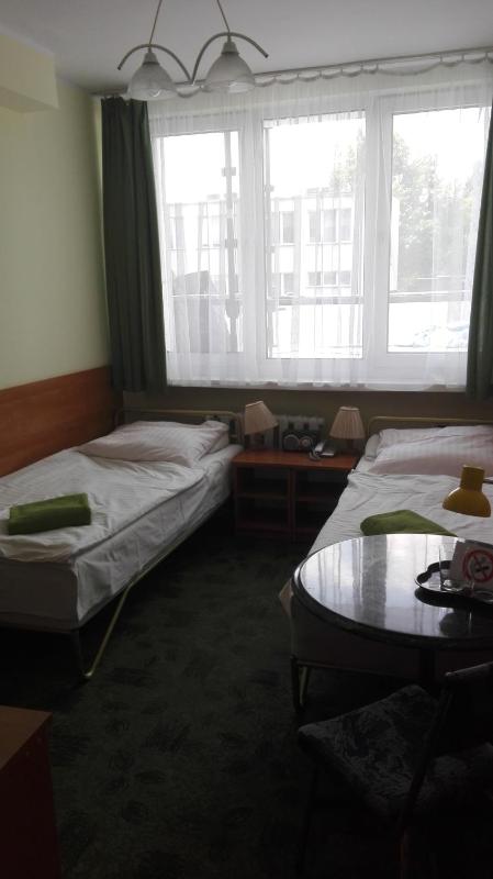 Twin Room image 3