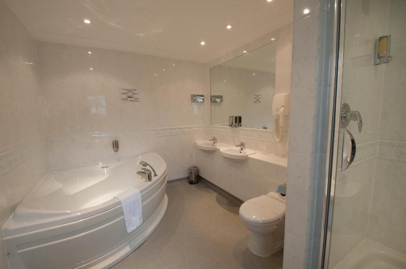 Superior King Room image 4