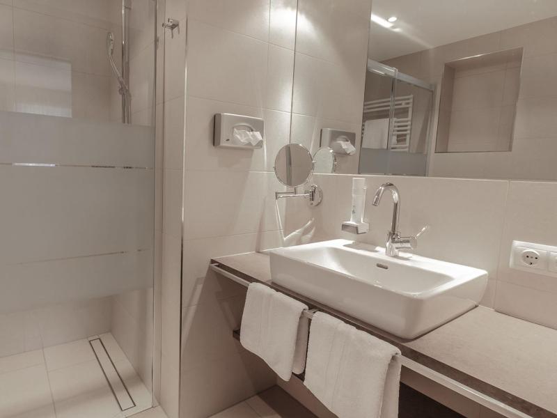 Superior One-Bedroom Apartment image 4