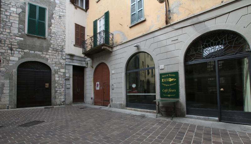Ancient Courtyard Bonanomi in Como Historic Centre - image 39