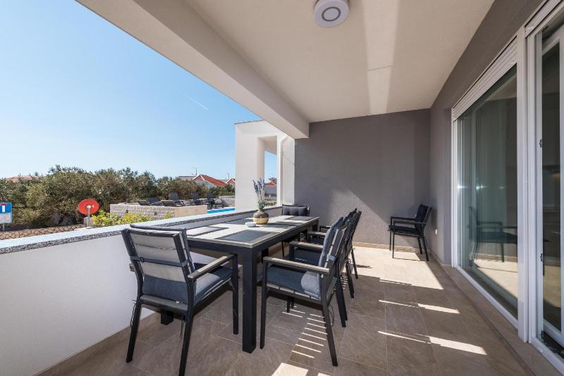 Apartments with pool Villa Zora - image 26