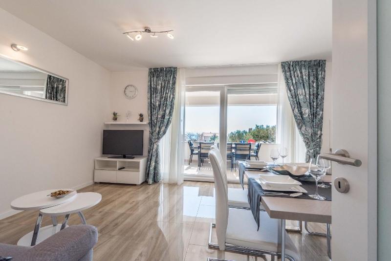 Apartments with pool Villa Zora - image 8