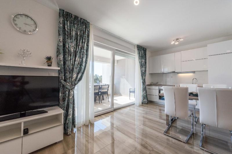 Apartments with pool Villa Zora - image 5