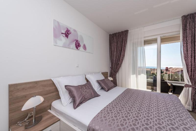 Apartments with pool Villa Zora - image 9