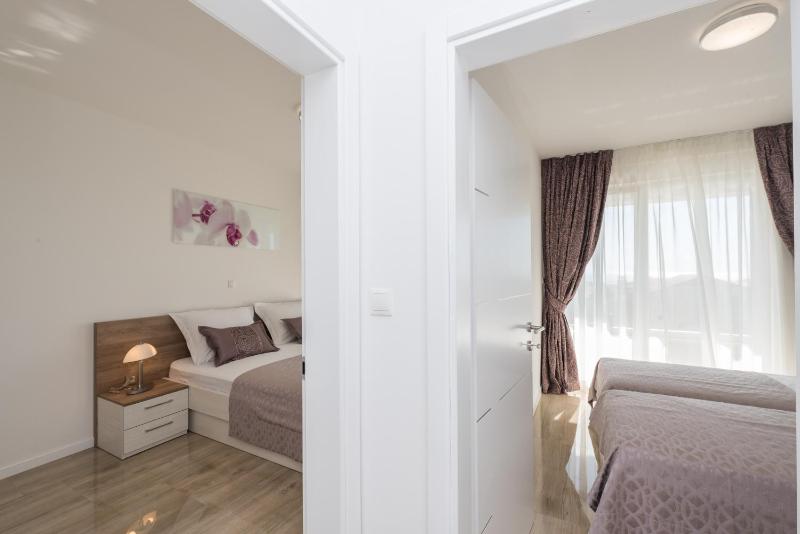 Apartments with pool Villa Zora - image 22
