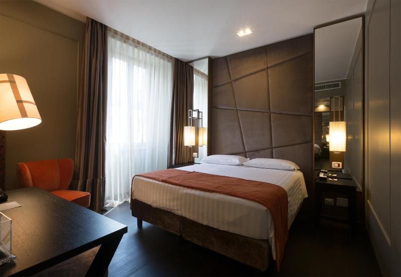 Deluxe Double or Twin Room image 1