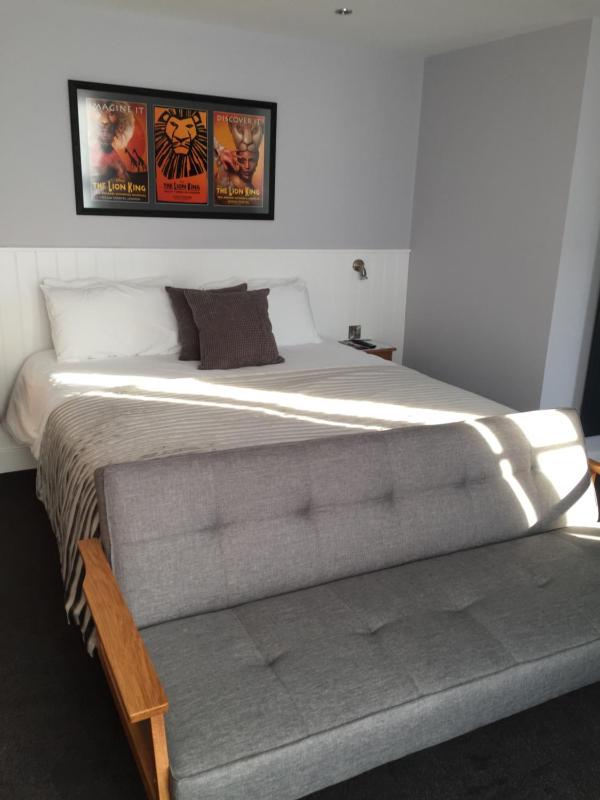 King Suite with Sofa Bed image 3