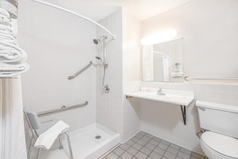 Queen Room - Disability Access/Non-Smoking image 2