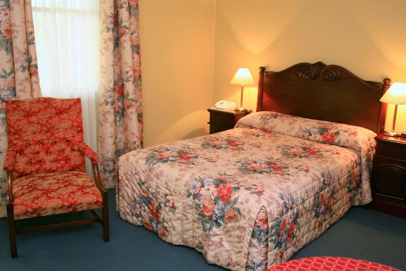 Double Room with Garden View image 3