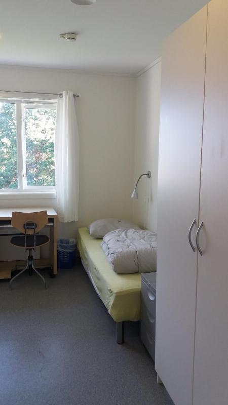 Twin Room image 4