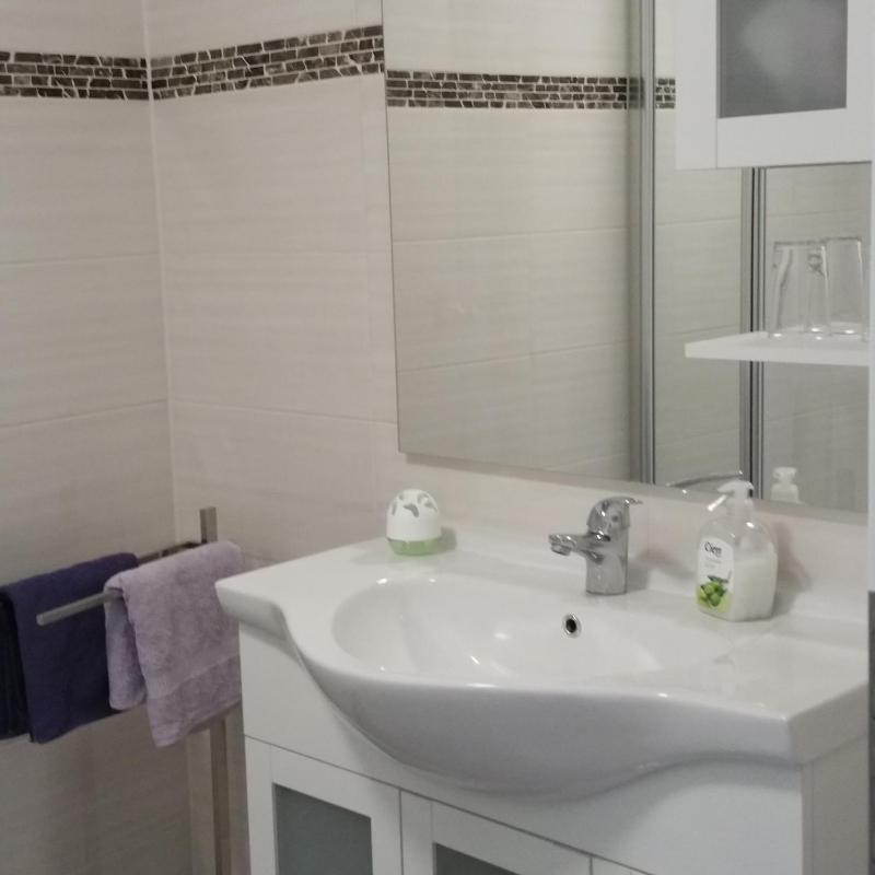 One-Bedroom Apartment image 3