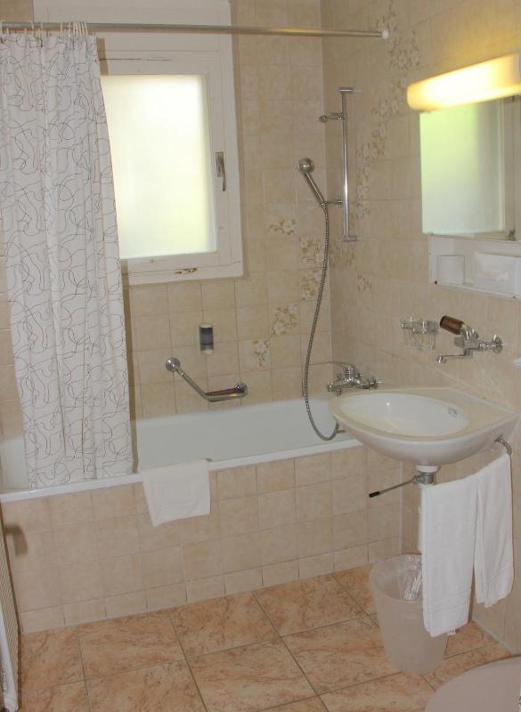 Quadruple Room with Bathroom image 3