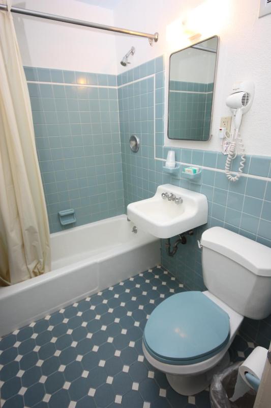 Standard Room with Two Full Beds image 3