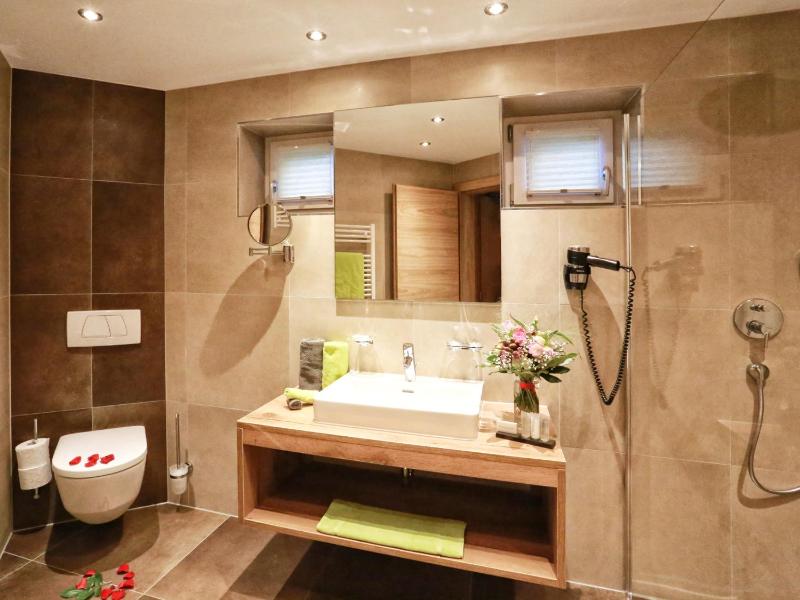 Comfort One-Bedroom Apartment image 3