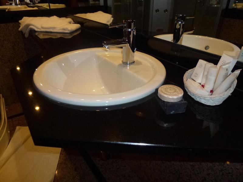 Deluxe Double Room image 2
