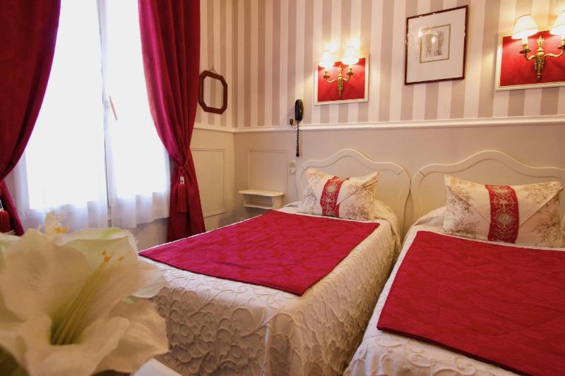 Double or Twin Room image 3