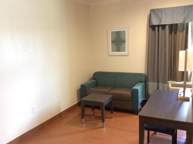 Deluxe Queen Studio with Two Queen Beds and Sofa - Non-Smoking image 3