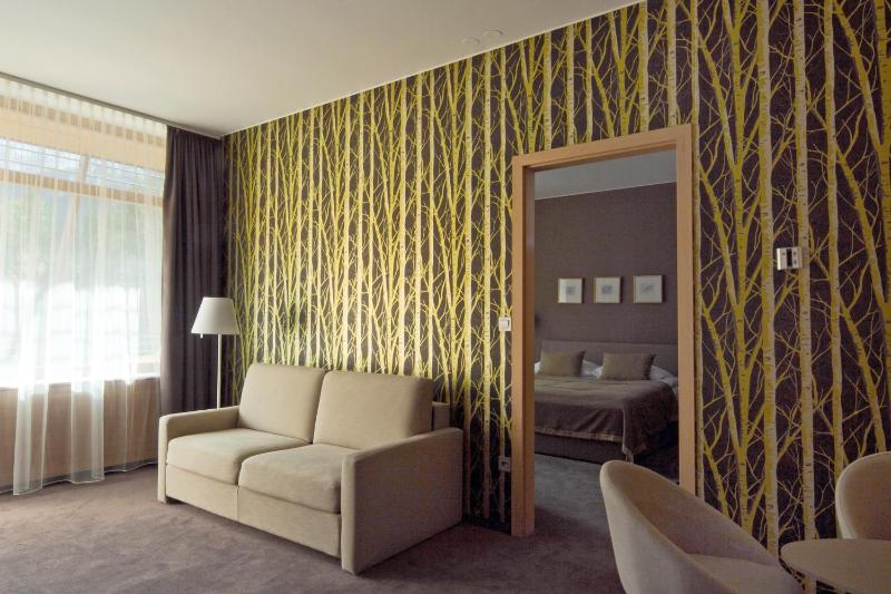 Suite with Balcony and Mountain View image 4
