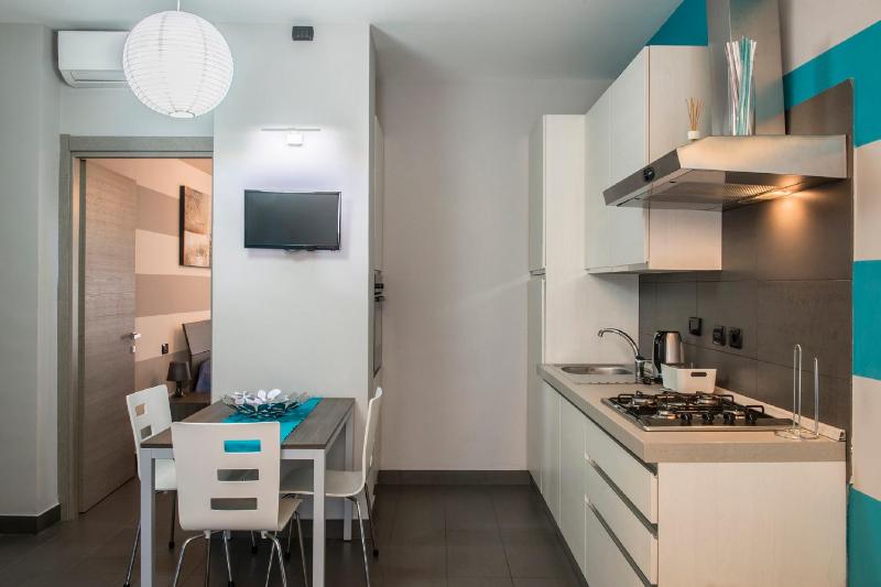 One-Bedroom Apartment image 4