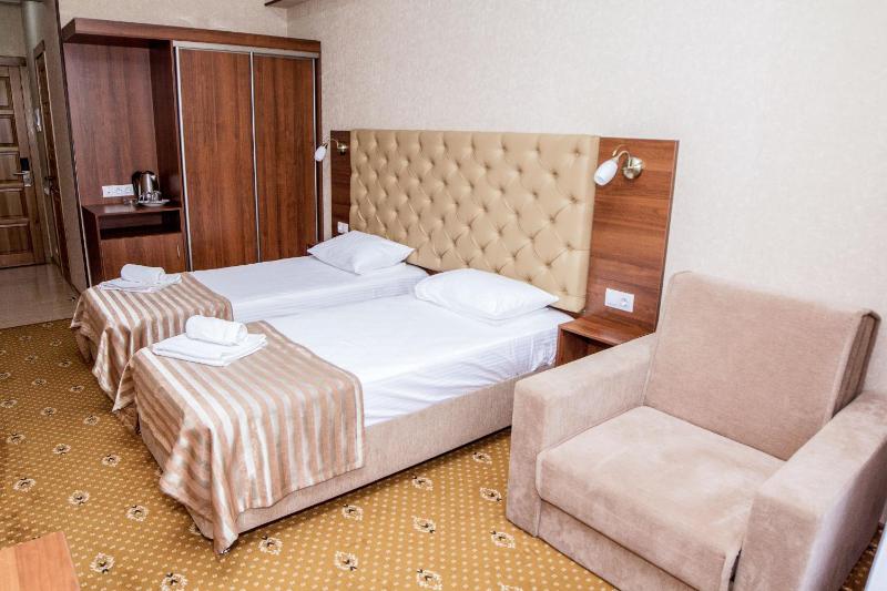 Double or Twin Room with Extra Bed image 3