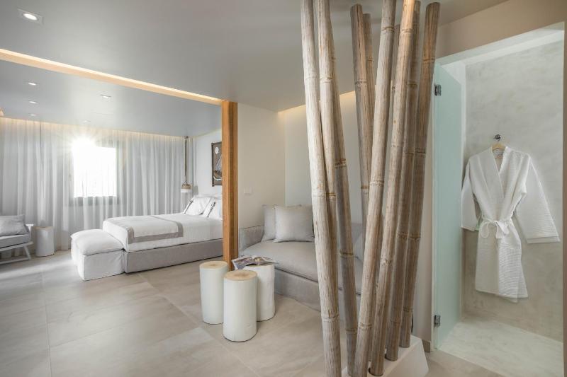Suite with Sea View image 2