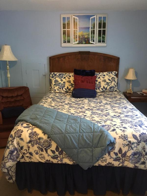 Queen Room with Spa Bath image 2