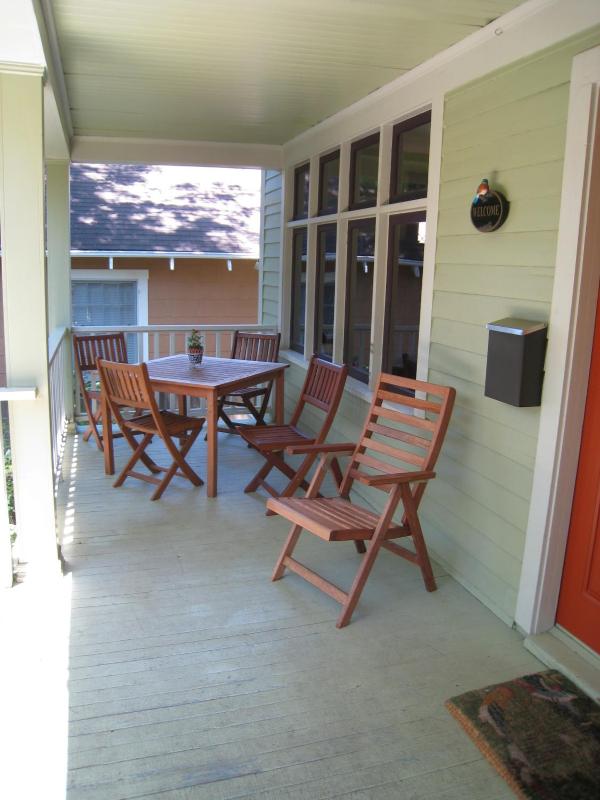 Bluebird Guesthouse - image 41