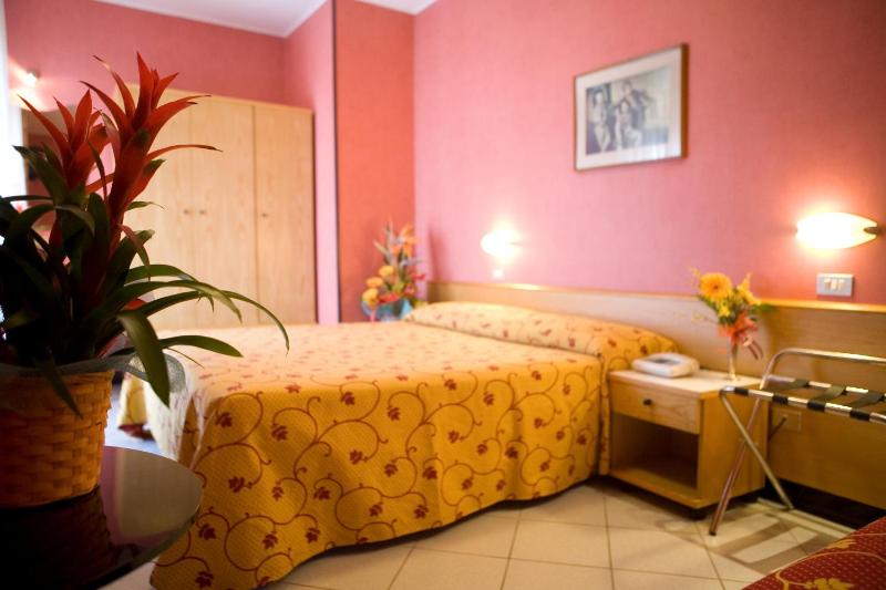 Standard Double or Twin Room image 3