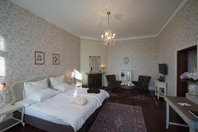 Junior Suite with Balcony image 4