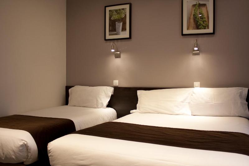 Classic Triple Room image 2