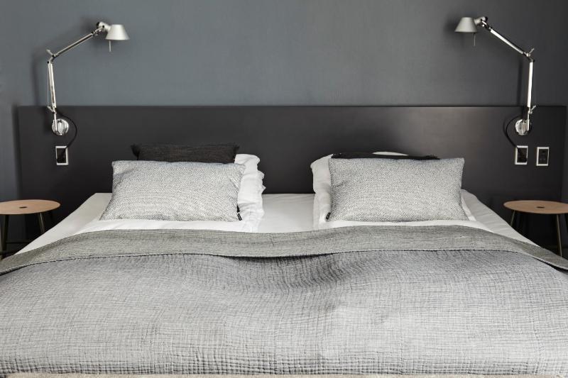 Extra Large Family Room image 4