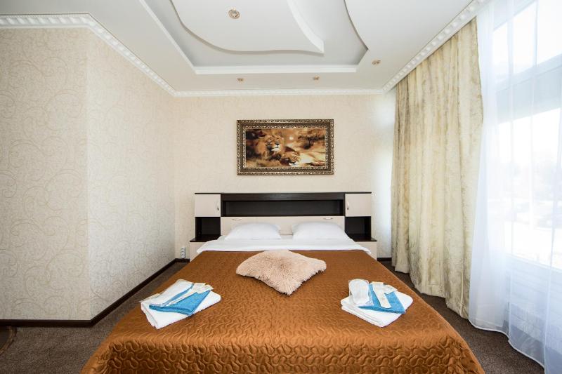 Suite with Spa Bath image 3