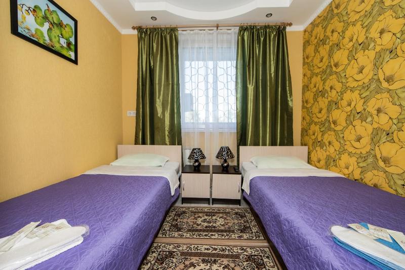 Small Twin Room image 1